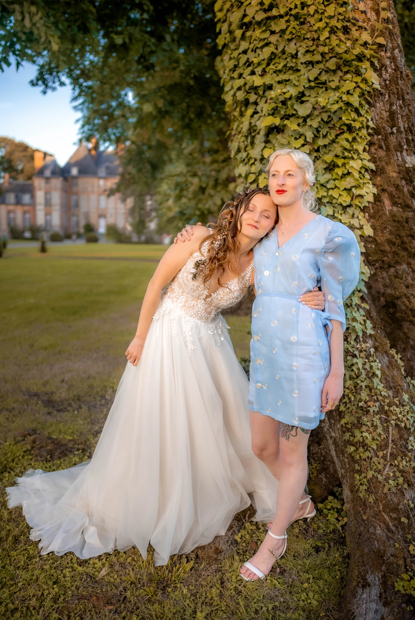Mariée et sa témoin